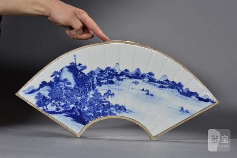 民国 王步风格青花湖山胜景图扇形瓷板 - 图2